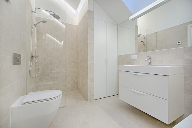 Aranżacja łazienki: Jak stworzyć przestrzeń relaksu i odprężenia