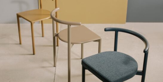 Domowe biuro w salonie: jak wydzielić strefę pracy bez remontu