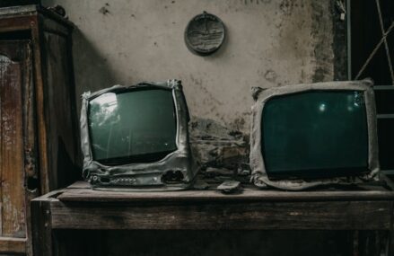 Ściana RTV 2.5-3.5 m: układ, meble, kable i akustyka krok po kroku