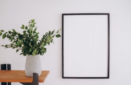 Lamele ścienne w mieszkaniu: dobór, akustyka i montaż krok po kroku