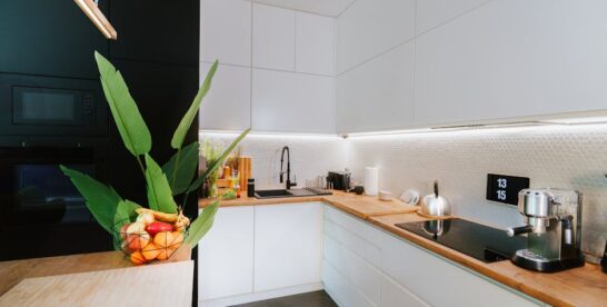 Oświetlenie szynowe w mieszkaniu: plan, dobór i montaż krok po kroku