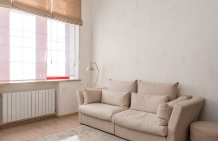 Korek w mieszkaniu: podłoga i ściana - rodzaje, dobór i montaż krok po kroku