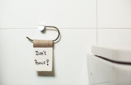 Stelaż podtynkowy WC w mieszkaniu: dobór, akustyka i montaż krok po kroku