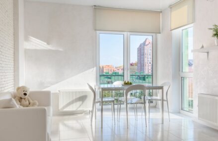 Grzejnik dekoracyjny pionowy w mieszkaniu: dobór mocy, podłączenie i montaż krok po kroku