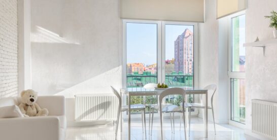 Grzejnik dekoracyjny pionowy w mieszkaniu: dobór mocy, podłączenie i montaż krok po kroku